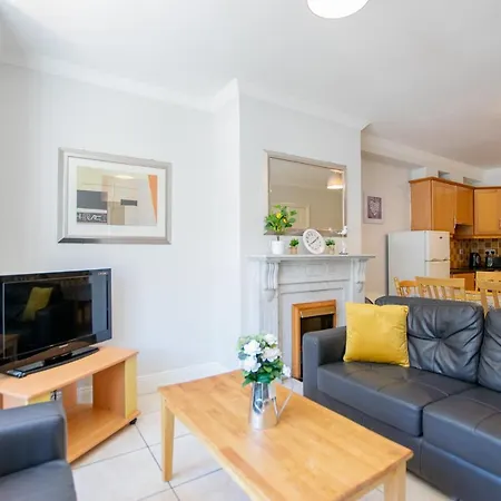 펜션 137 - The Townhouse At Gort Na Coiribe By Shortstays *