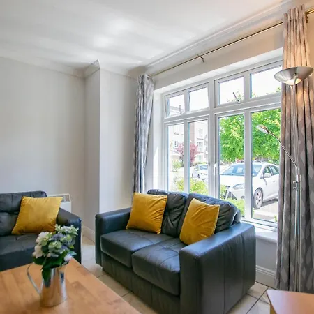 137 - Spacious 5br By Shortstays - Sleeps 7 * Galway