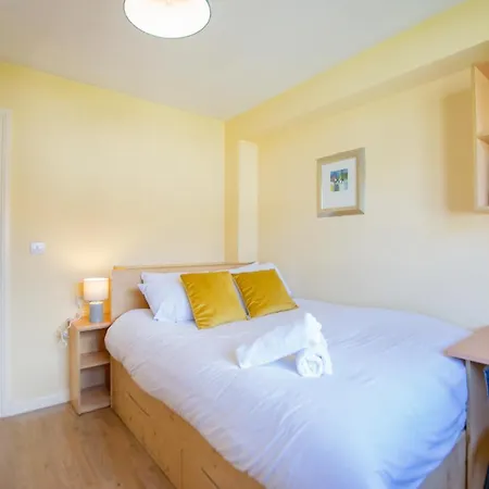 137 - Spacious 5br By Shortstays - Sleeps 7 Galway