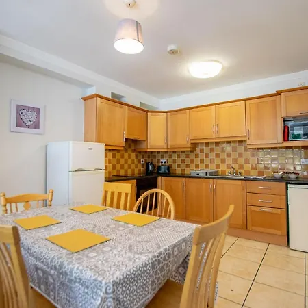 137 - Spacious 5br By Shortstays - Sleeps 7 Galway