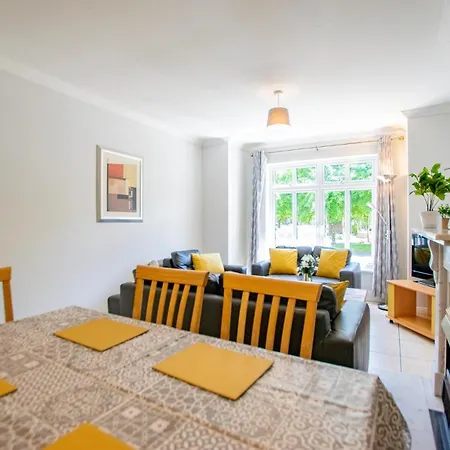 137 - The Townhouse At Gort Na Coiribe By Shortstays 別荘 *