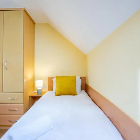 137 - The Townhouse At Gort Na Coiribe By Shortstays Feriehus *