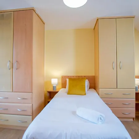 Feriehus 137 - The Townhouse At Gort Na Coiribe By Shortstays