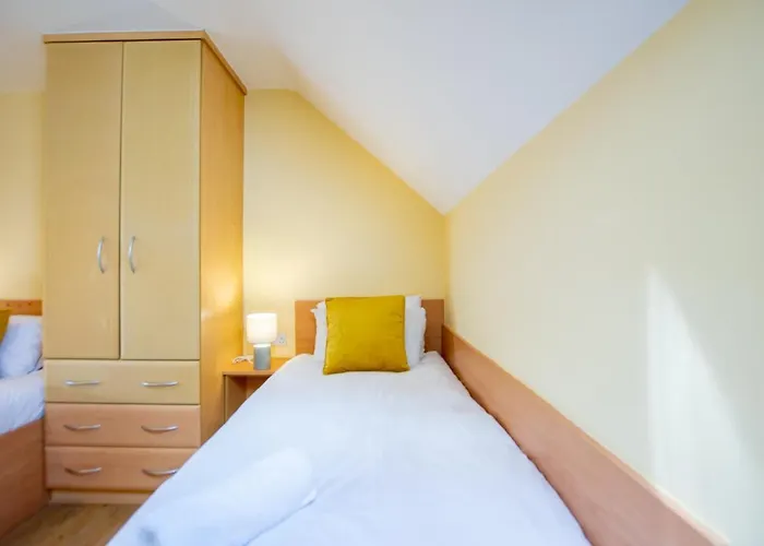 137 - The Townhouse At Gort Na Coiribe By Shortstays Ferienhaus *